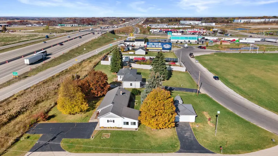 4230 Michel Ct, Caledonia, WI 53126 - Image #2