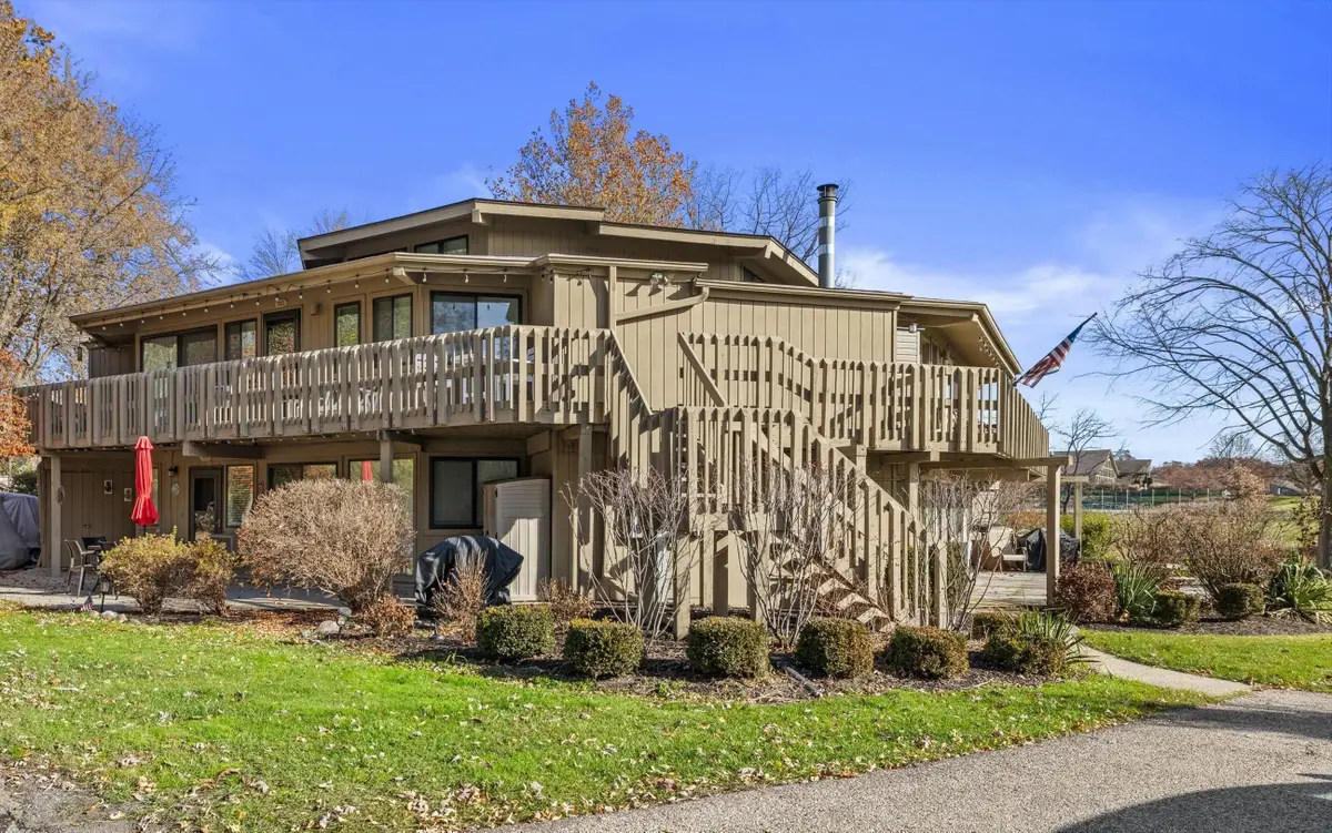 701 Country Club Dr, Fontana, WI 53125 - Image #1