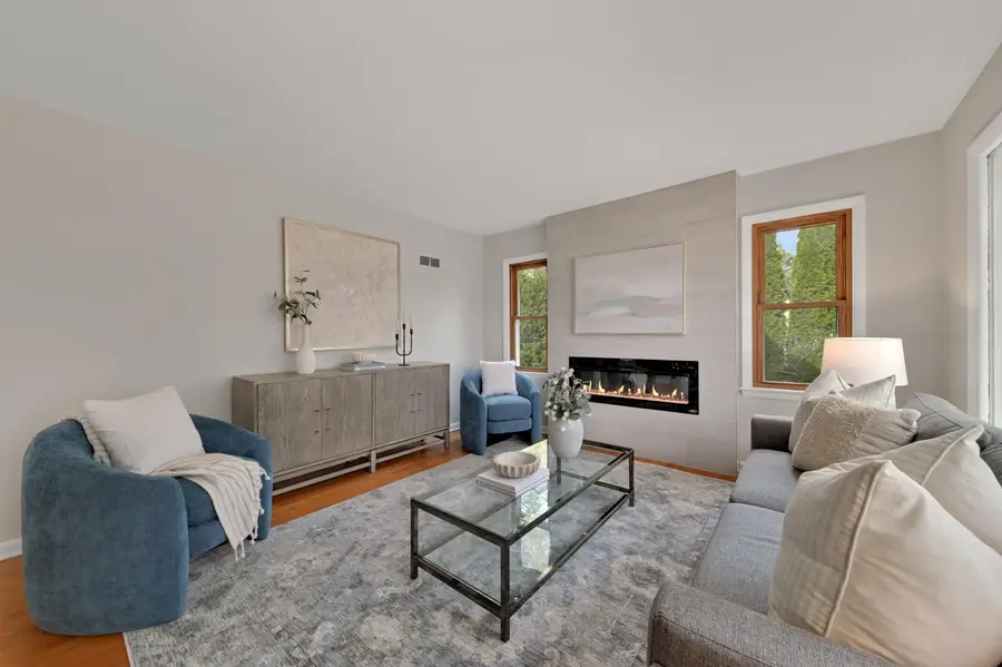 10039 N Sunnycrest Dr, Mequon, WI 53092 - Image #2