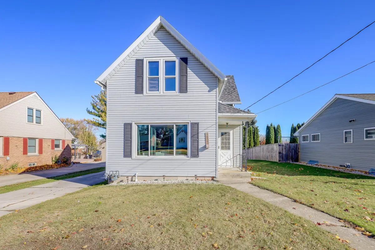 1414 Nagle Ave, Manitowoc, WI 54220 - Image #1