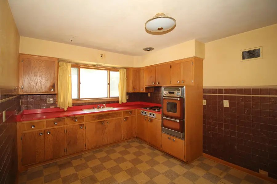 8403 W Keefe Ave, Milwaukee, WI 53222 - Image #2