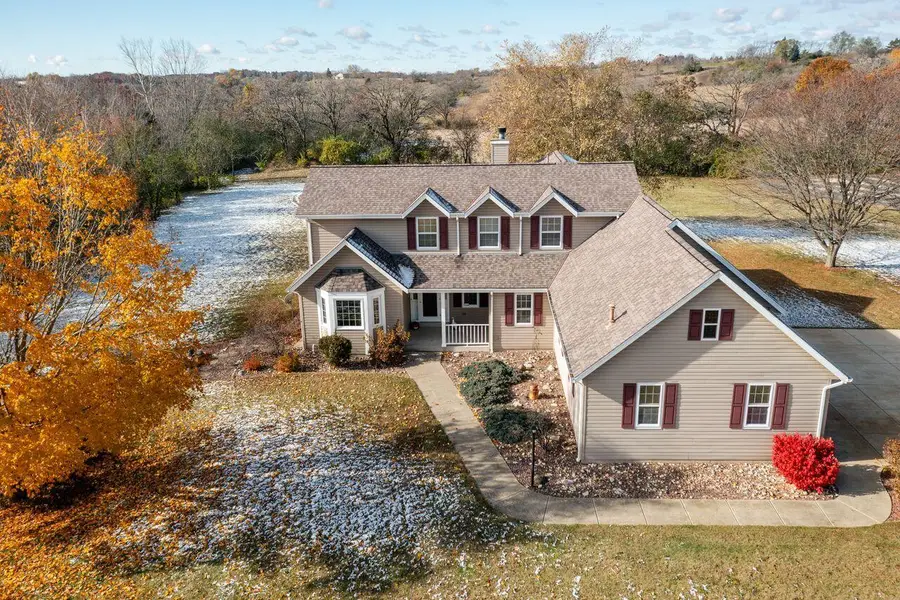 S81W30467 Bailey Ln, Mukwonago, WI 53149 - Image #3