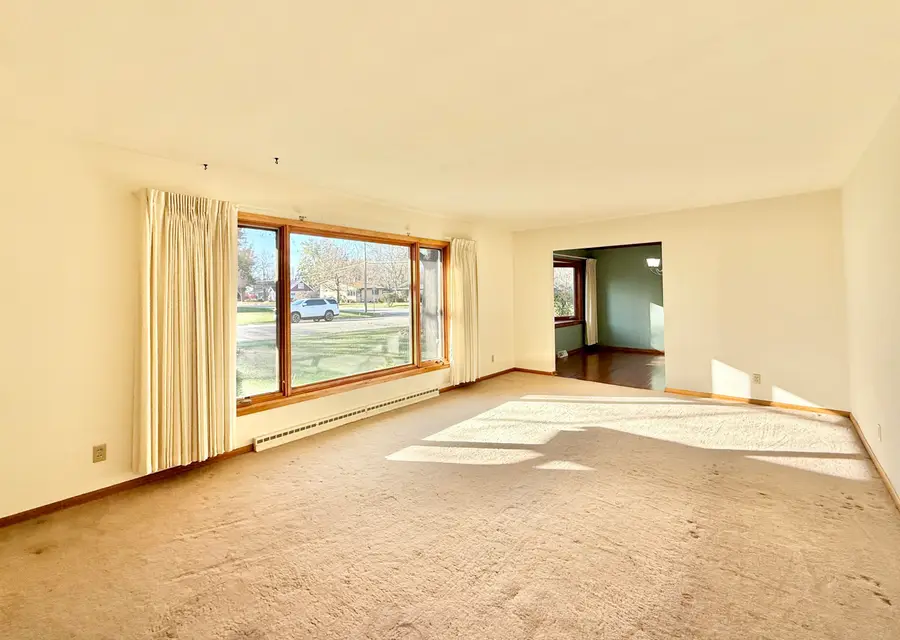 442 Oakland Ln, Elkhorn, WI 53121 - Image #3