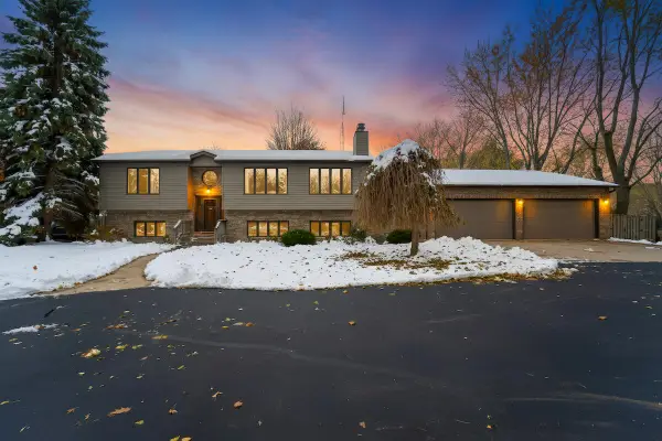 9950 8th Ave, Pleasant Prairie, WI 53158