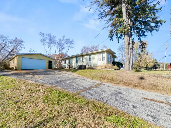 623 Burlington Ave, Twin Lakes, WI 53181