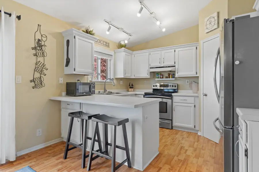 2426 Brentwood Dr, Waukesha, WI 53188 - Image #2