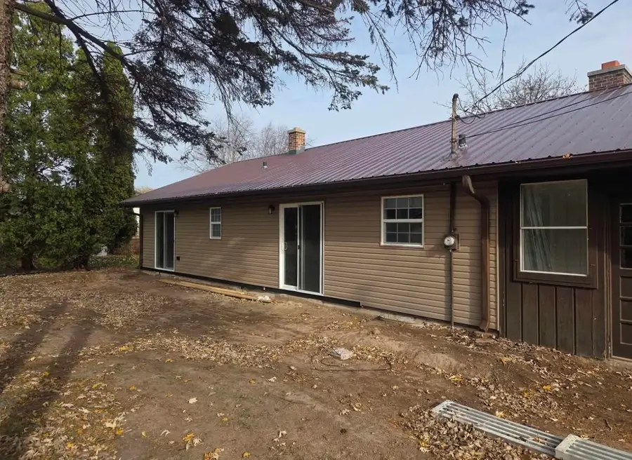 555 Meadow Ln, Sheboygan Falls, WI 53085 - Image #3