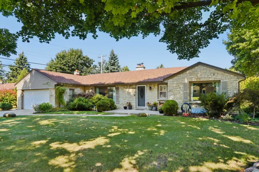 10710 W Auer Ave, Wauwatosa, WI 53222 - Image #3