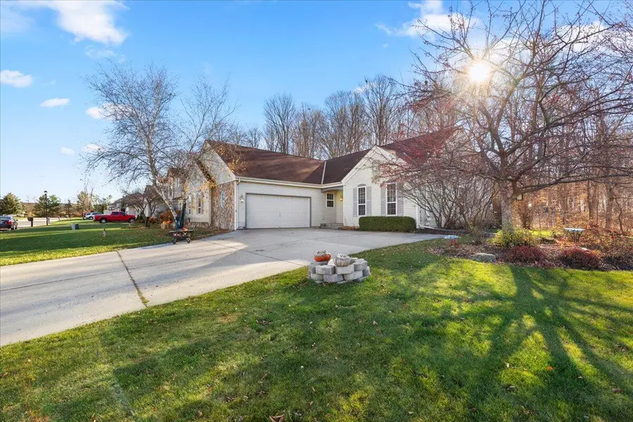 88 King Oak Ct, Random Lake, WI 53075 - Image #3