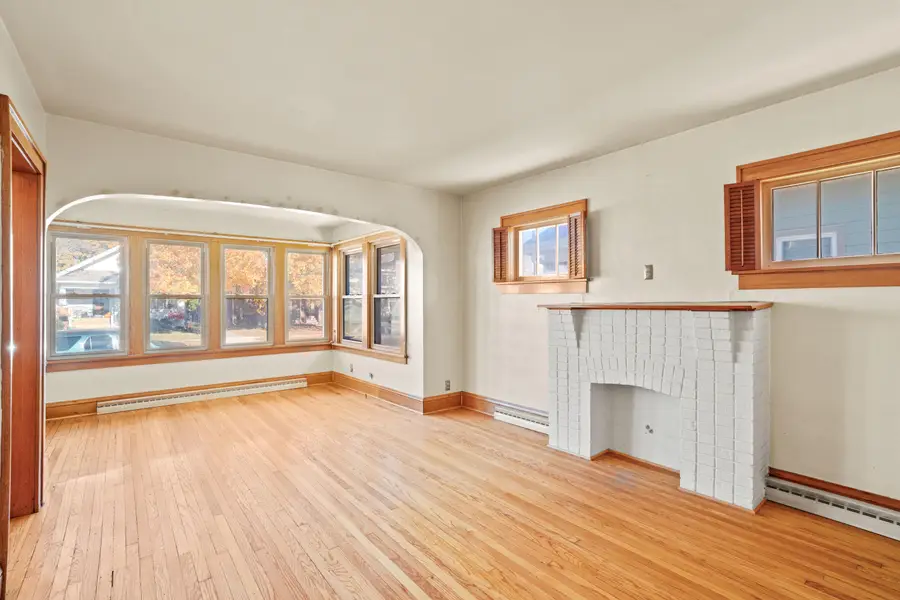 421 Augusta St, Racine, WI 53402 - Image #2