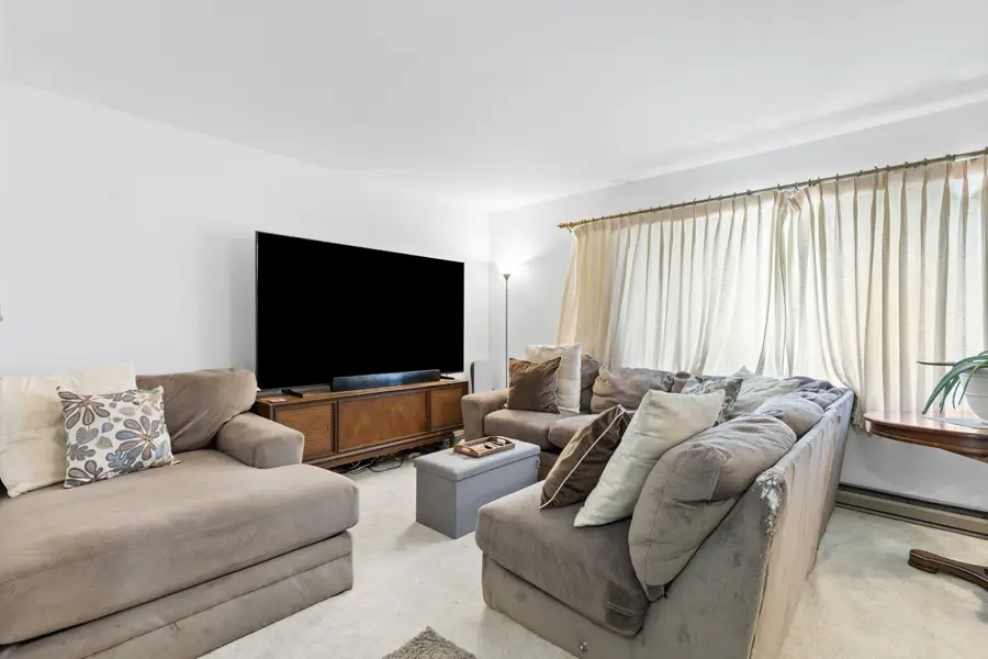 5147 S Camelot Ln, Greenfield, WI 53221 - Image #2