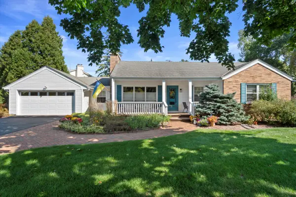 9040 N Lake Dr, Bayside, WI 53217