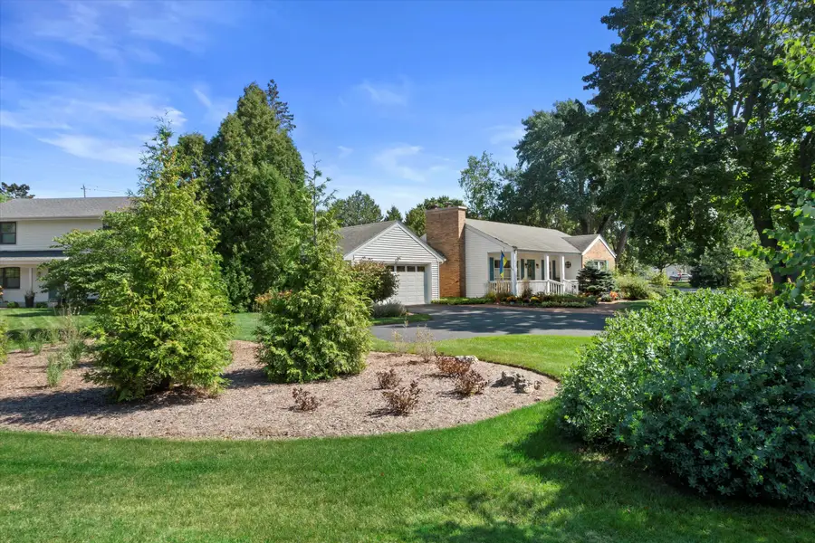 9040 N Lake Dr, Bayside, WI 53217 - Image #2