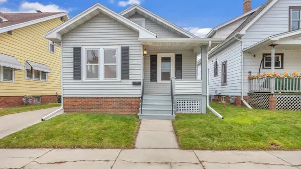 1415 Lenz Ct, Sheboygan, WI 53083