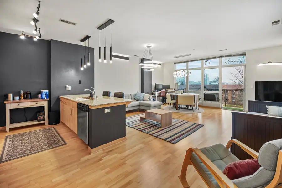 601 E Ogden Ave, Milwaukee, WI 53202 - Image #2