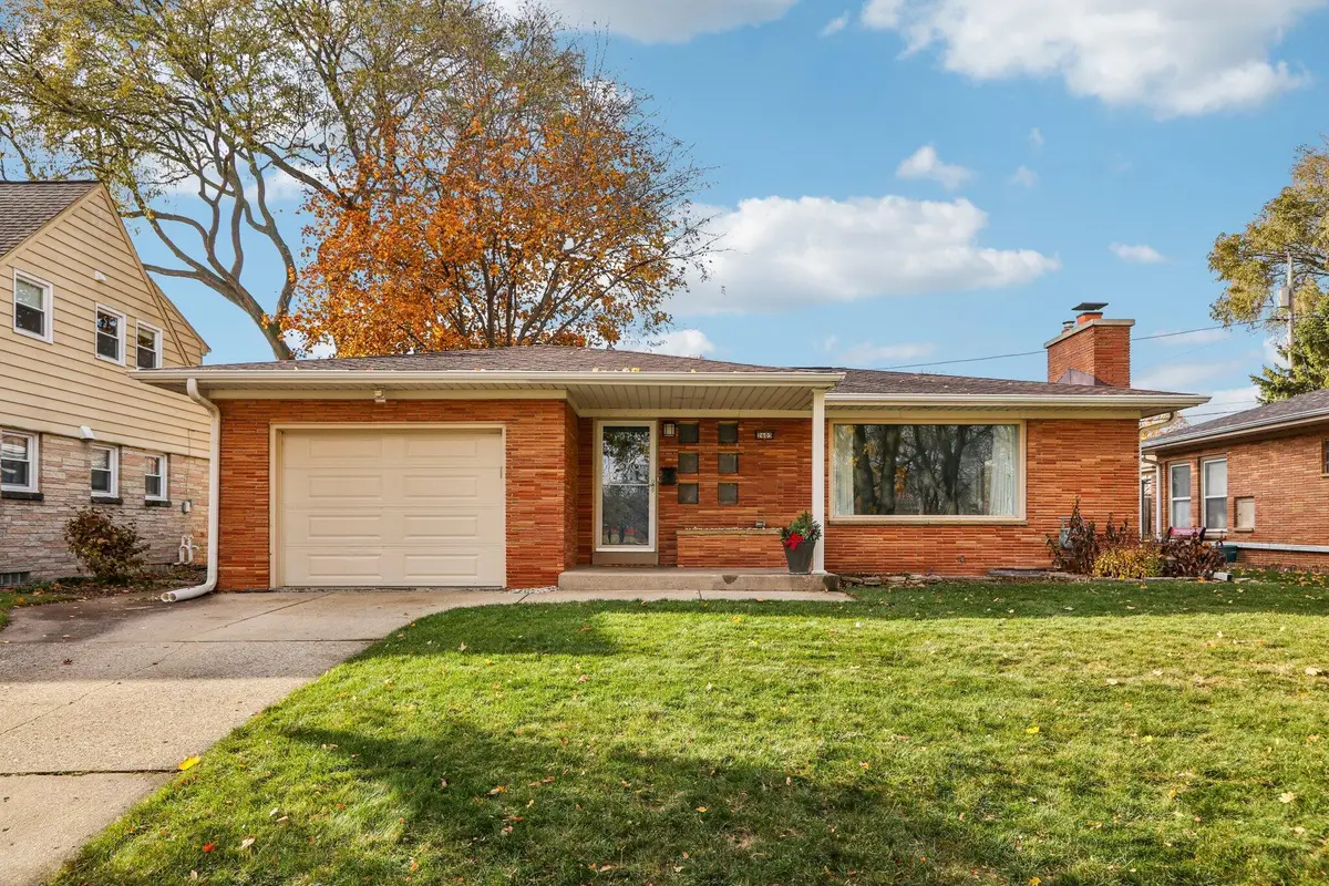 2605 S 82nd St, West Allis, WI 53219 - #1