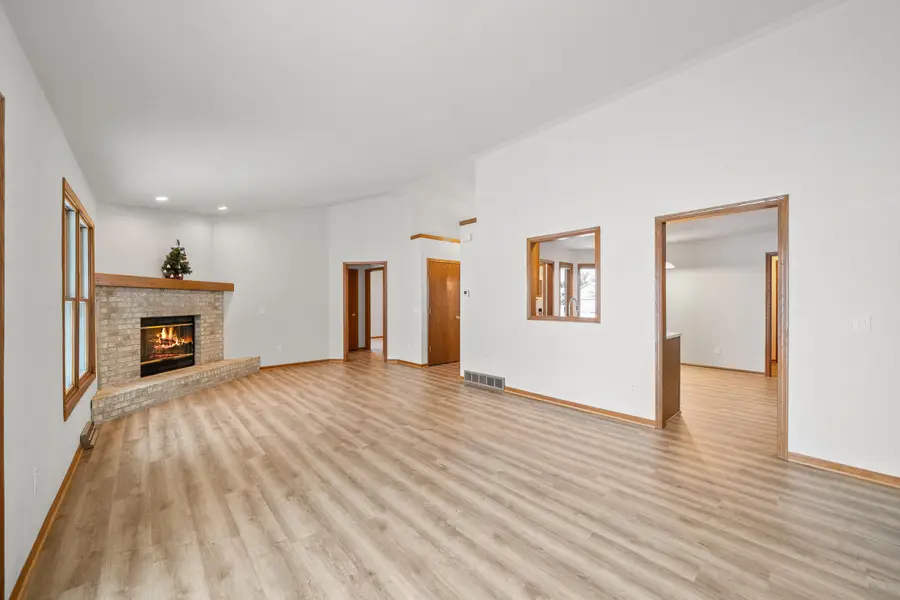 539 Autumn Dr, Walworth, WI 53184 - Image #3