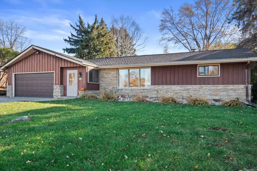 3105 W Valanna Ct, Glendale, WI 53209 - Image #2