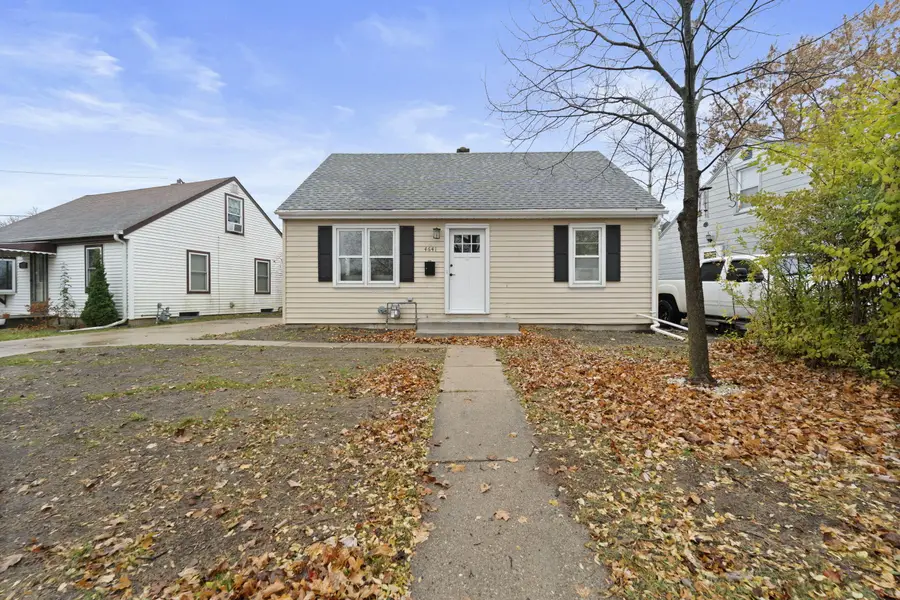 4641 W Montrose Ave, Milwaukee, WI 53219 - Image #2