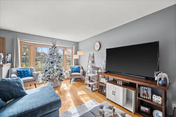 7738 W Eden Pl, Milwaukee, WI 53220