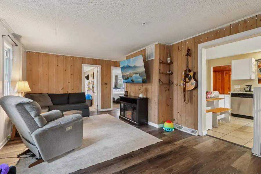 302 Eagle Lake Ave, Mukwonago, WI 53149 - Image #3