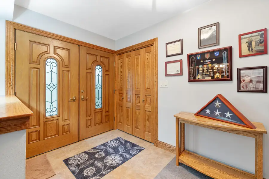 1001 Fairfield Ct, Glendale, WI 53217 - Image #3