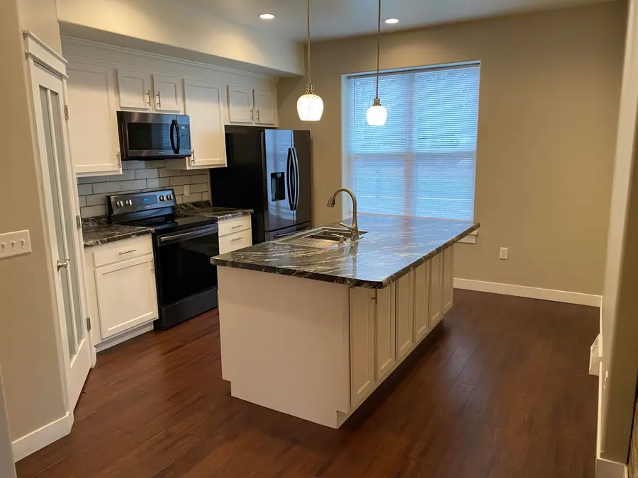 818 N 6th St, Manitowoc, WI 54220 - Image #3