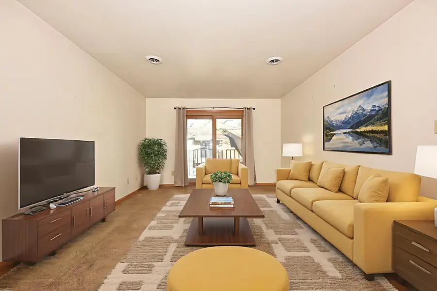 W170N11583 Armada Dr, Germantown, WI 53022 - Image #3