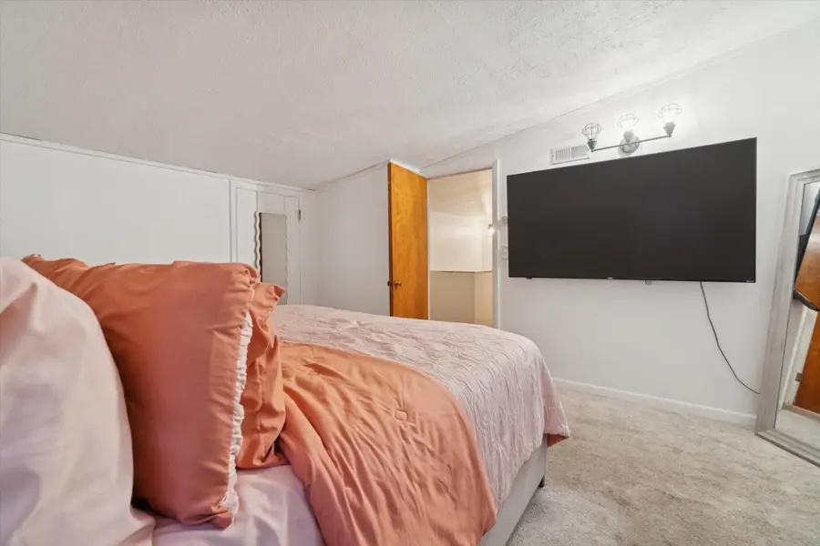 1663 S 100th St, West Allis, WI 53214 - Image #3