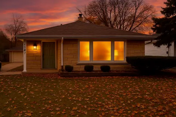 4067 N 98th St, Wauwatosa, WI 53222