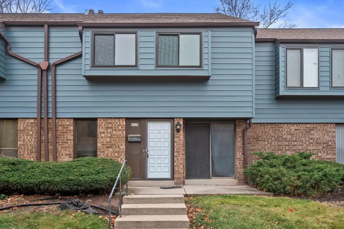 8628 N Servite Dr, Milwaukee, WI 53223 - Image #1