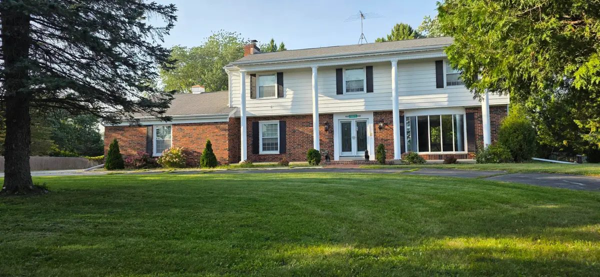 866 E Pioneer Rd, Grafton, WI 53024 - Image #1