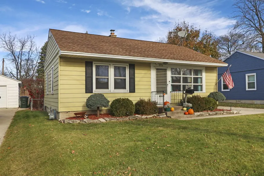 3466 E Waterford Ave, Saint Francis, WI 53235 - Image #2
