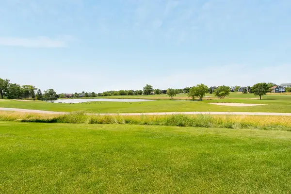 365 Foxwood Trl, Geneva, WI 53147