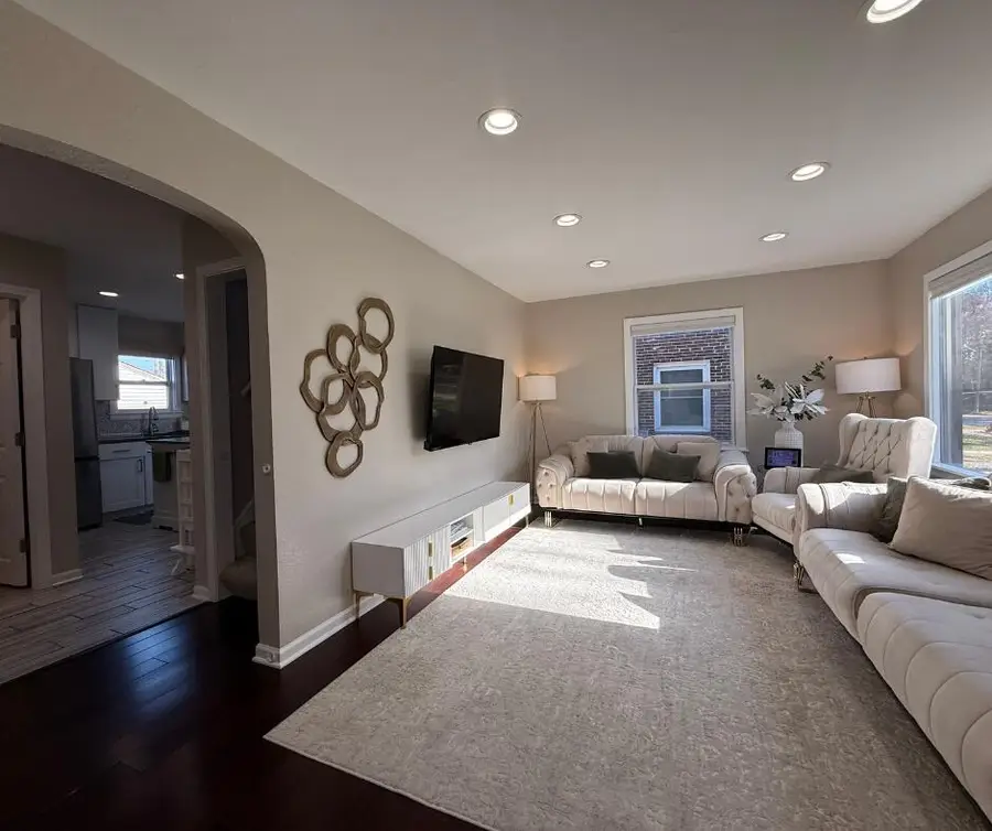 424 E Waterford Ave, Milwaukee, WI 53207 - Image #2