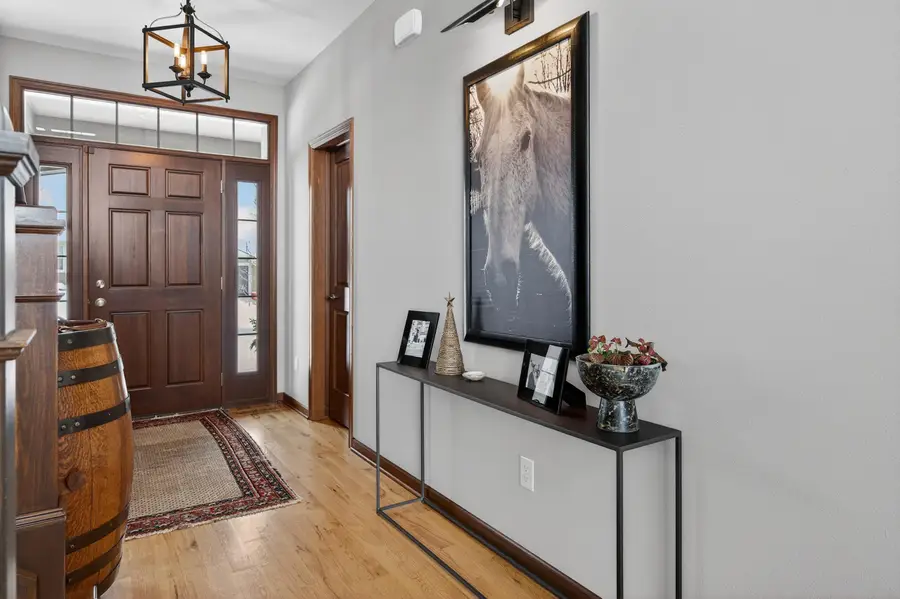 W79N417 Ridgeway Ln, Cedarburg, WI 53012 - Image #2