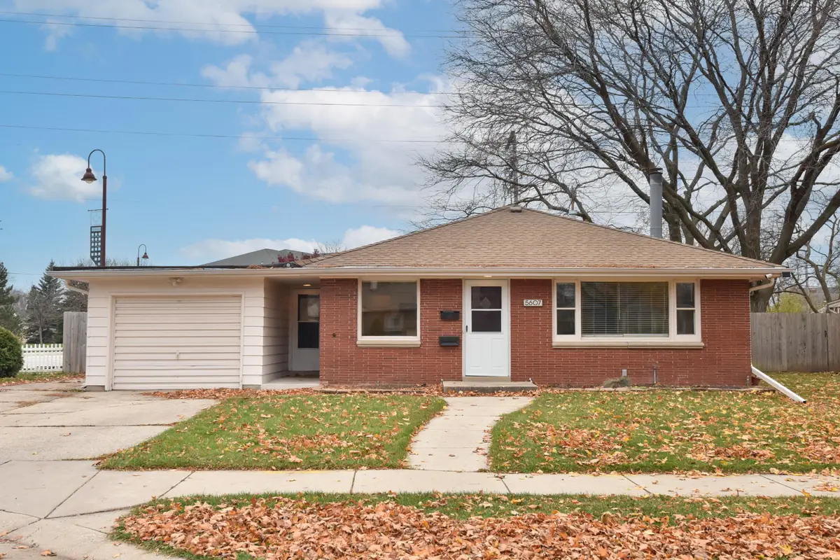 5607 N Argyle Ave, Glendale, WI 53209 - Image #1