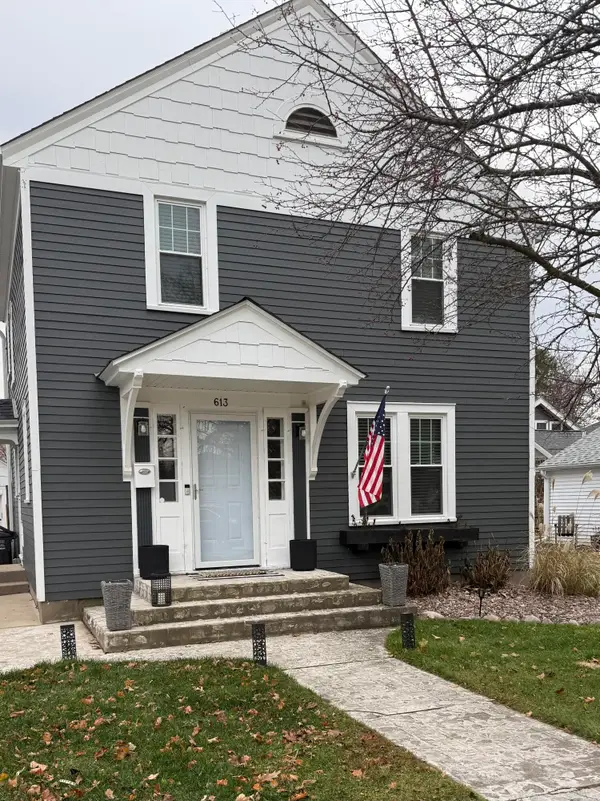 613 E Washington Ave, Oconomowoc, WI 53066