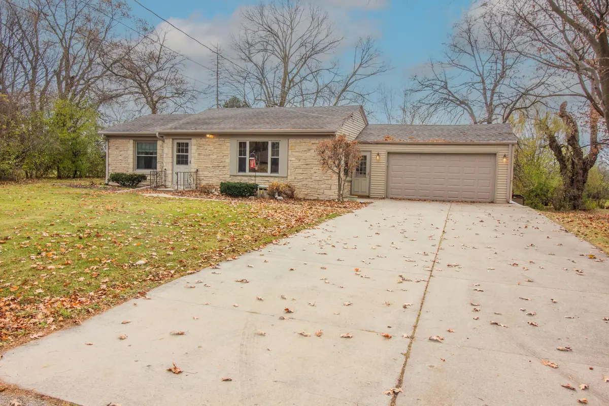 N89W13773 Bonnie Ln, Menomonee Falls, WI 53051 - Image #1