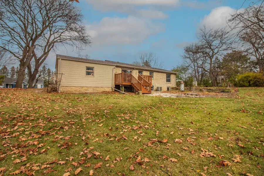 N89W13773 Bonnie Ln, Menomonee Falls, WI 53051 - Image #2