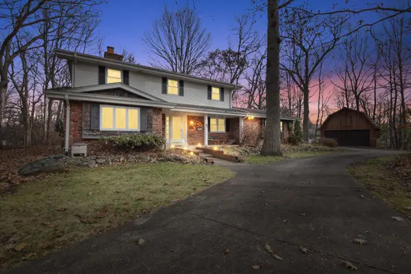 2550 Harmony Cir, Brookfield, WI 53045