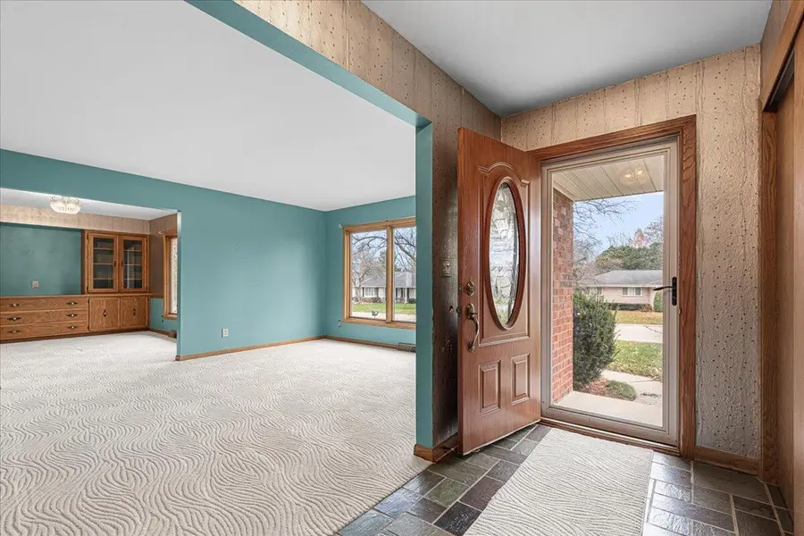 7525 N Redwood Rd, Glendale, WI 53209 - Image #2