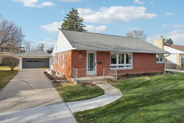 5405 N Lydell Ave, Glendale, WI 53217