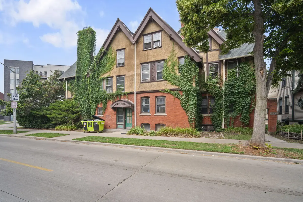 1815 N Oakland Ave, Milwaukee, WI 53202 - Image #1