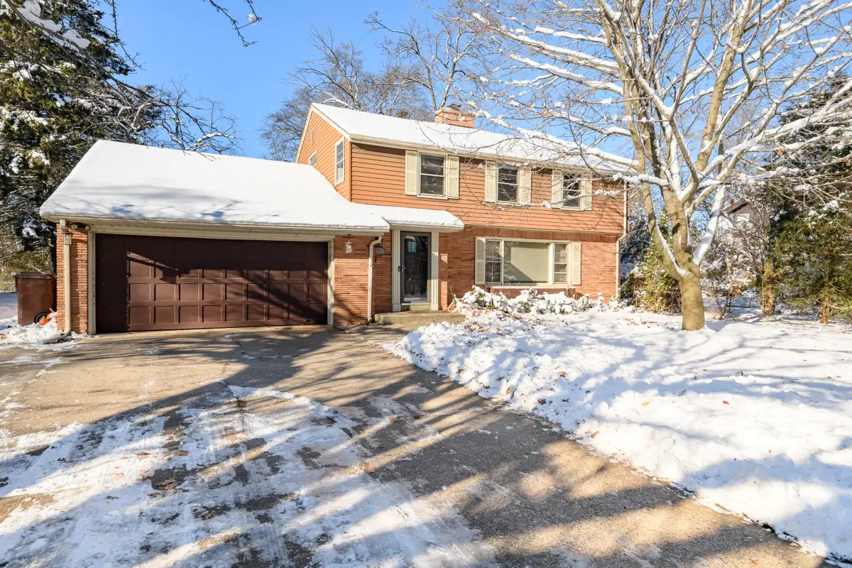 902 Lake Dr, South Milwaukee, WI 53172 - Image #1