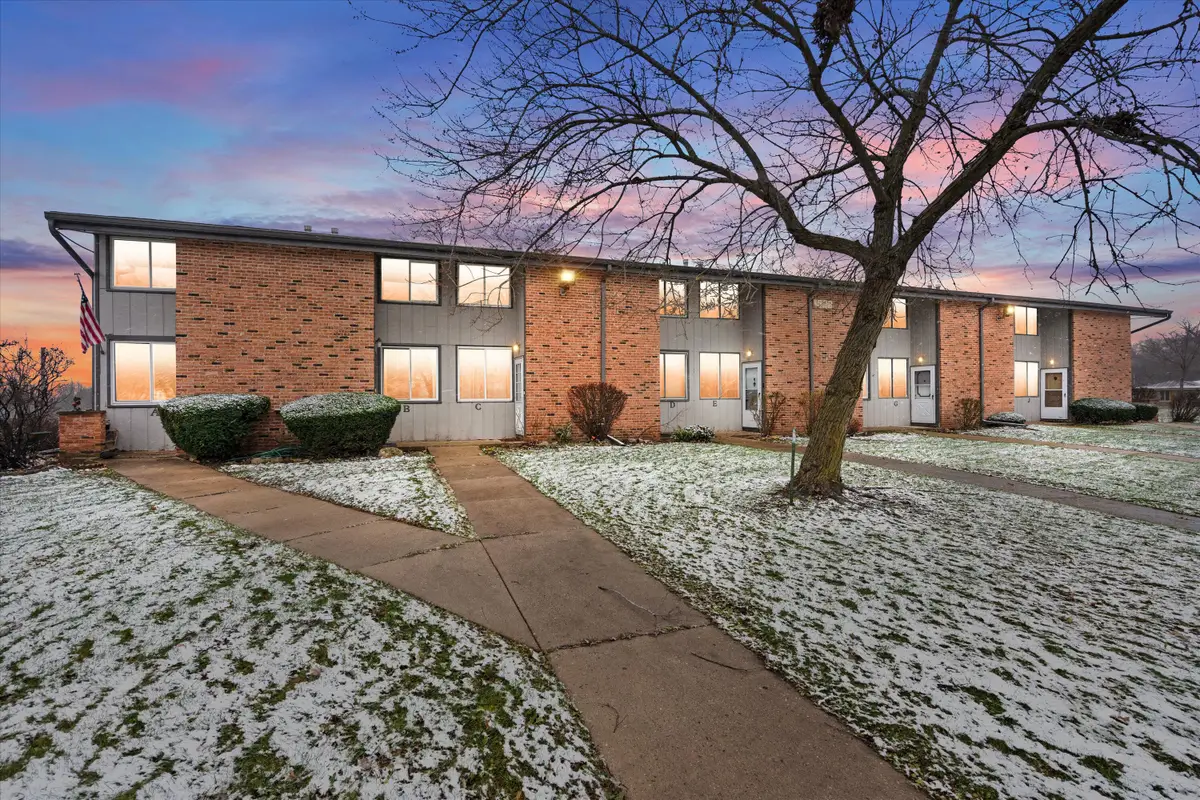 1522 Big Bend Rd, Waukesha, WI 53189 - #1