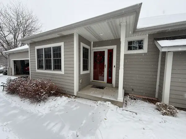 N108W17282 Lilac Ln, Germantown, WI 53022