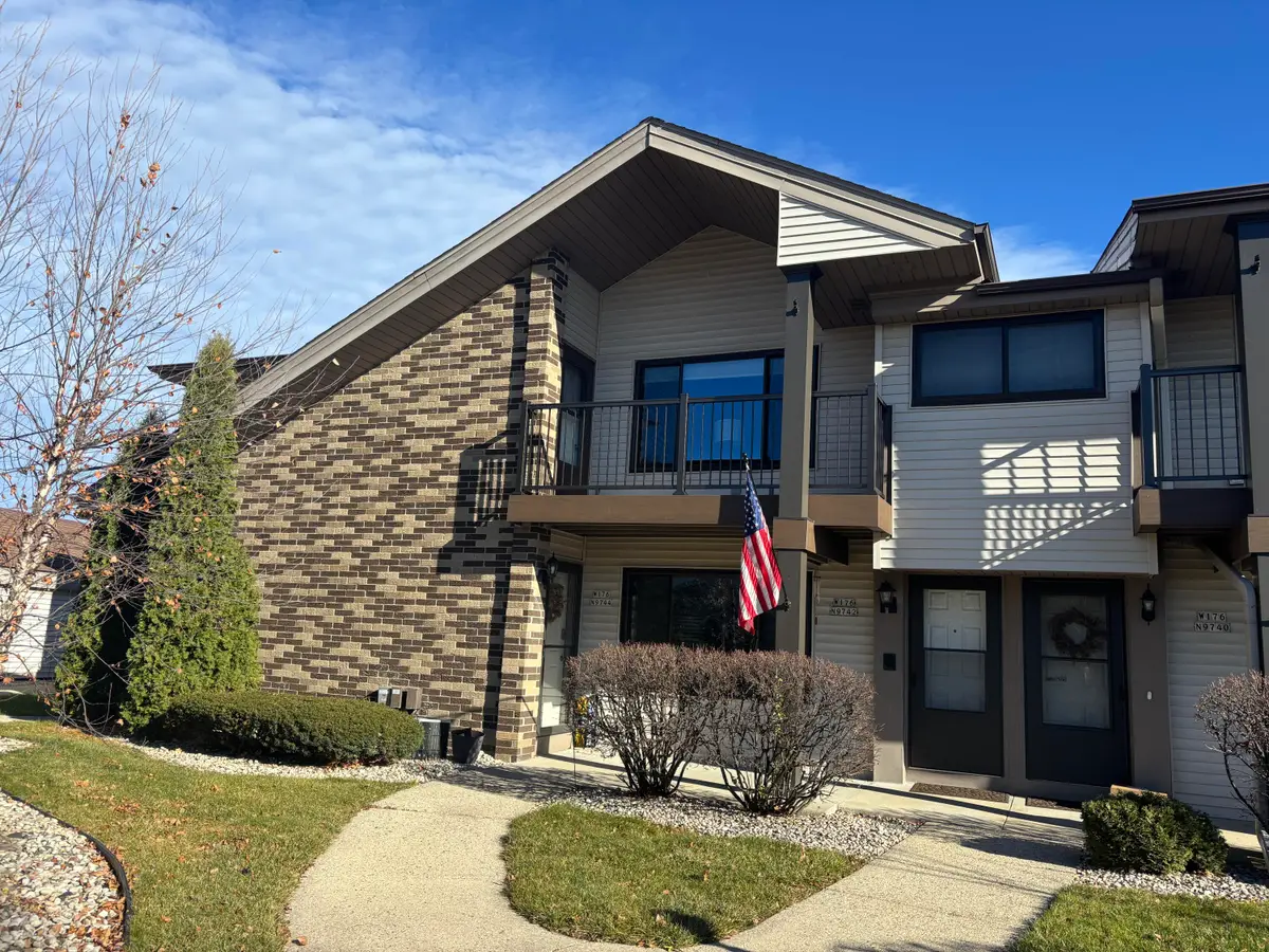 W176N9746 Riversbend Cir, Germantown, WI 53022 - Image #1