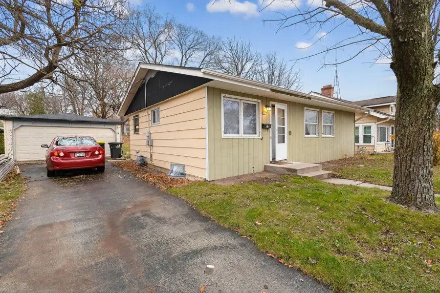 319 Jasper Ln, Waukesha, WI 53188 - Image #2