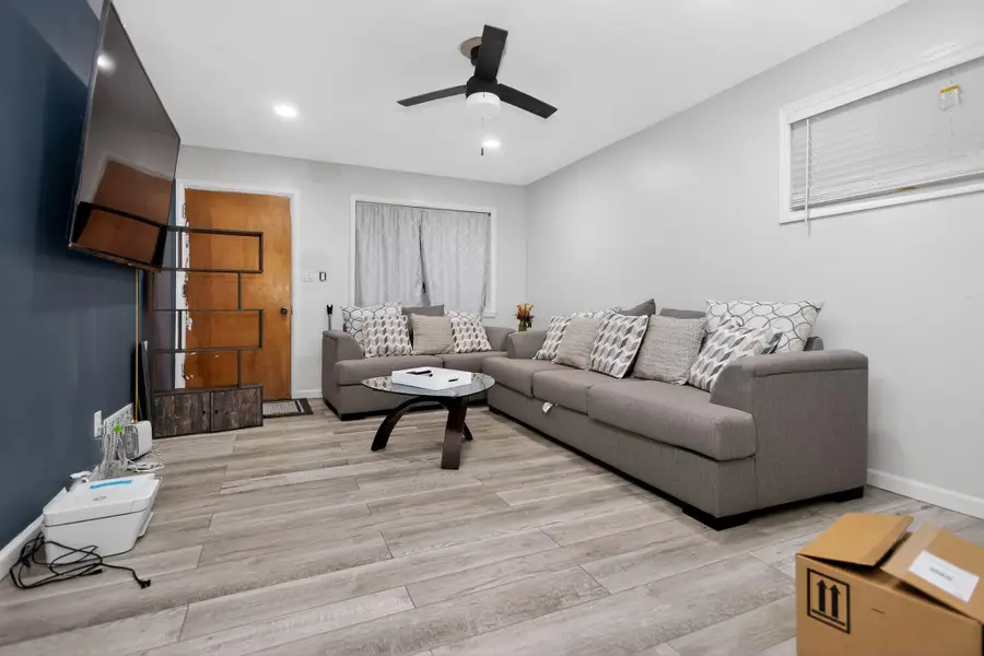 319 Jasper Ln, Waukesha, WI 53188 - Image #3